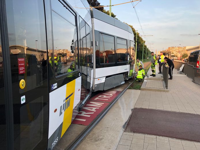 Tram ontspoort in Antwerpen