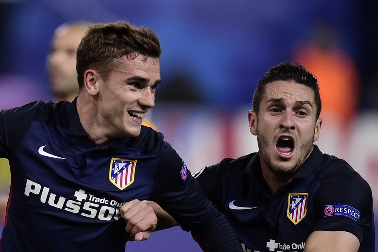 Griezmann (L) viert met Koke zijn treffer. Beeld afp