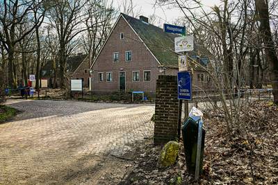 Een jaar later nog altijd beveiliging bij gebouw 51 op azc Gilze: ‘Voor de groep waar we extra op mo