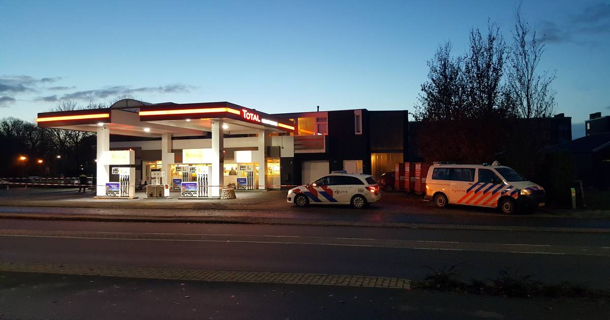 Duo op scooter pleegt gewapende overval op tankstation Total in Tiel Tiel gelderlander.nl