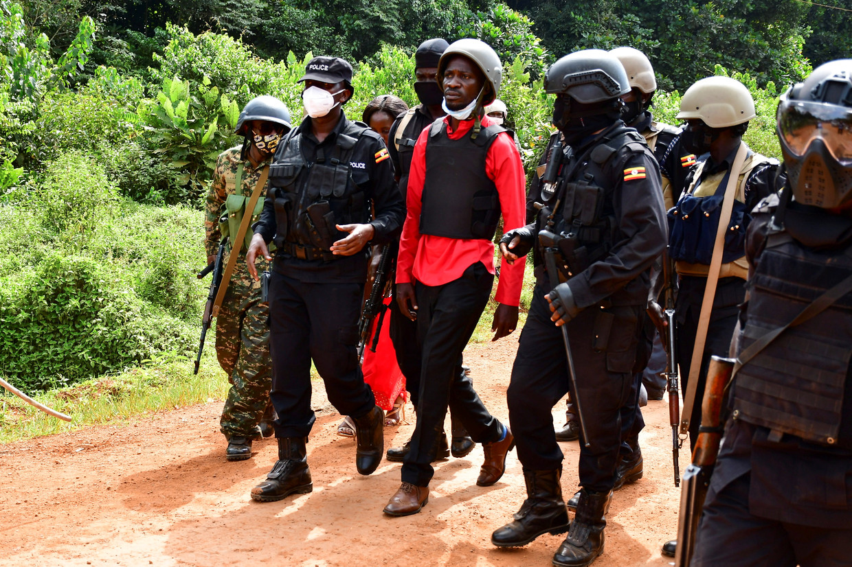 Kerusuhan setelah penangkapan ketiga dalam waktu singkat terhadap pemimpin oposisi Uganda yang tercinta
