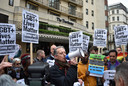 Demonstratie in Londen voor het Dorchester-hotel, eigendom van de sultan, vanwege de invoering van de sharia in Brunei.