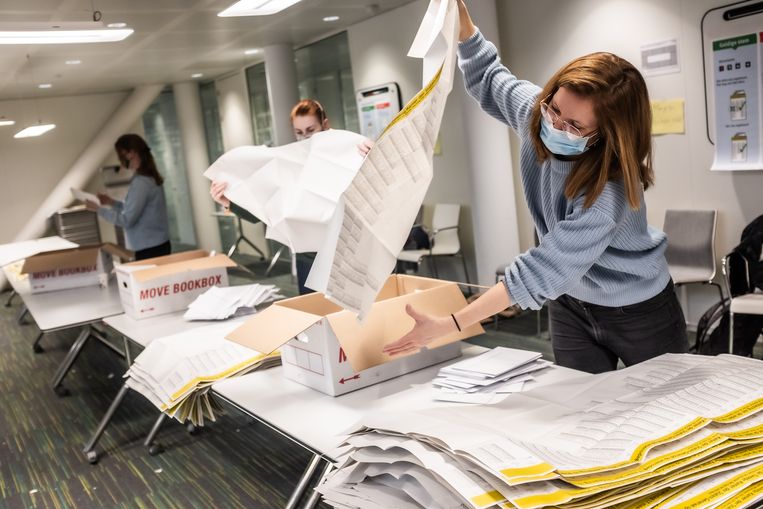 De Kiesraad pleit voor een kleine stembiljet bij volgende verkiezingen. Beeld Joris van Gennip
