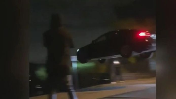 De auto vloog meters door de lucht voor de crash.