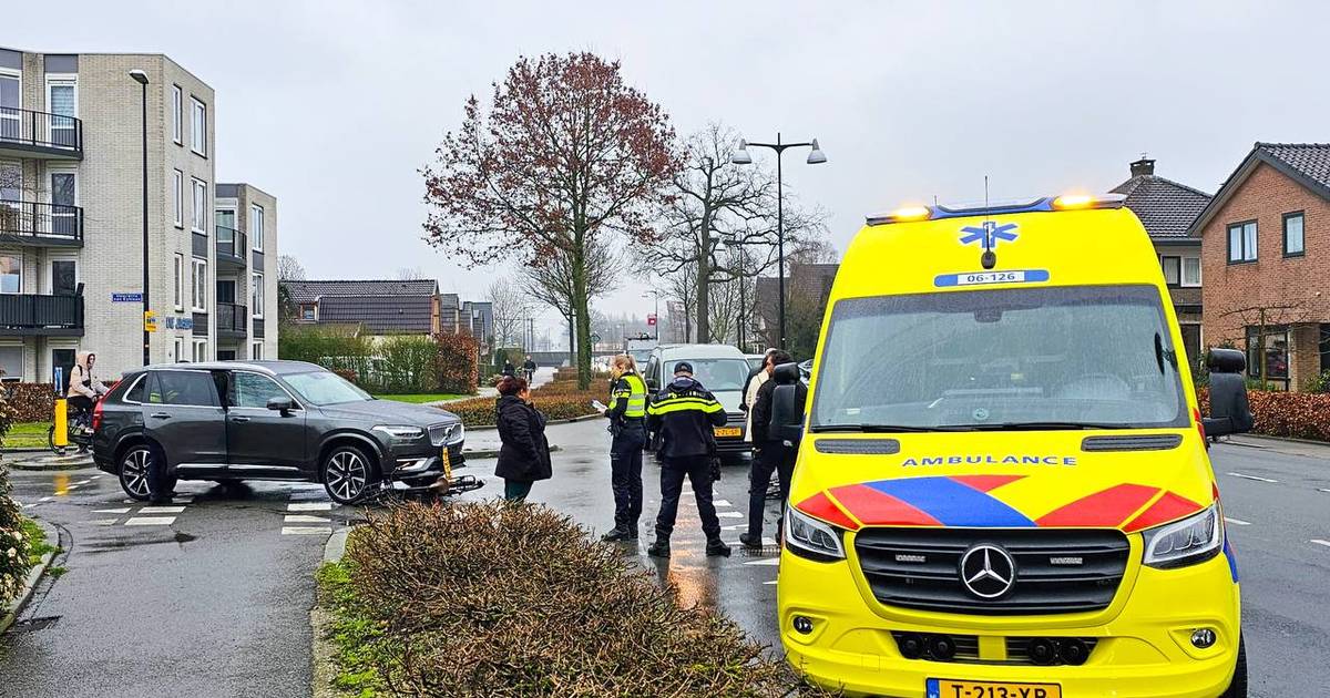 Twee jonge fietsers aangereden in Apeldoorn.