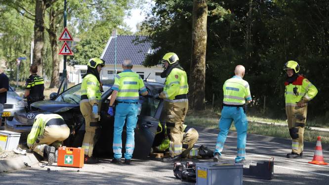 Automobiliste gewond bij botsing tegen boom in Cuijk