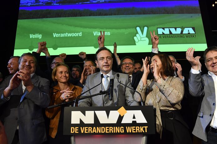 De Antwerpse burgemeester  Bart De Wever mag verder. Hij won de gemeenteraadsverkiezingen in de stad aan de Schelde.