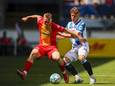 Veel strijd tijdens Heerenveen-GA Eagles, met hier Isac Lidberg en Syb van Ottele.