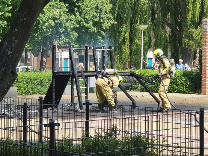 Brand op schoolplein Irisvaart in Zoetermeer.