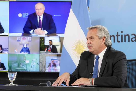 De Argentijnse president Alberto Fernández (voorgrond) en zijn Russische ambtsgenoot Vladimir Putin. 