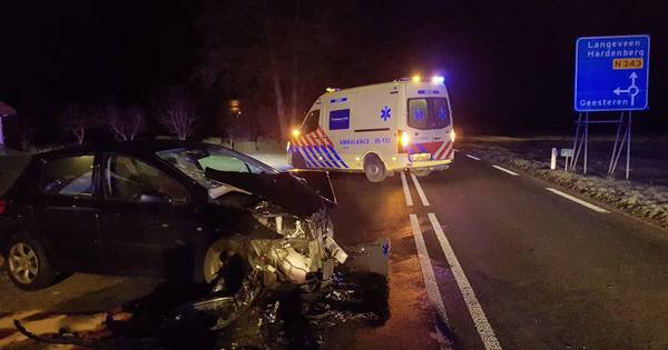 Persoon gewond na aanrijding met vrachtwagen in Langeveen - Tubantia