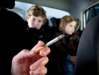 Roken in auto met kinderen? Voortaan tot 1.000 euro boete