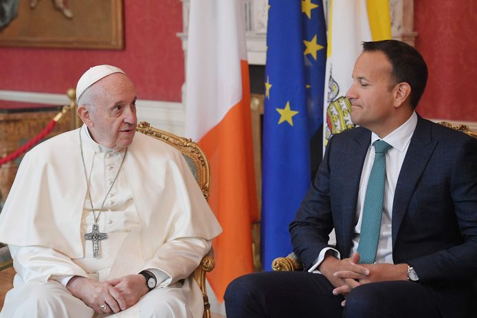 Paus Franciscus met premier Leo Varadkar.