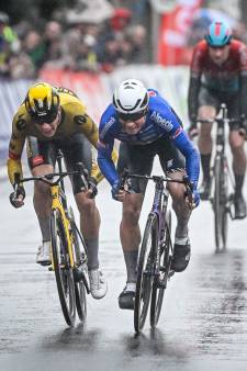 Olav Kooij grijpt in Brugge-De Panne net naast winst, Jasper Philipsen is de beste aanvallende sprinter