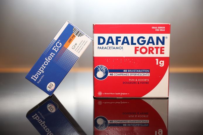 Ibuprofen of Dafalgan bij coronakoorts? Volgens het FAGG laten patiënten het eerste best achterwege.