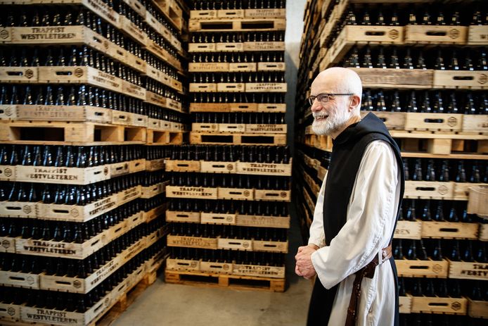 De 'baas' van de Sint-Sixtus-abdij, abt Manu Van Hecke, hier in 2019 op wandel in zijn brouwerij.