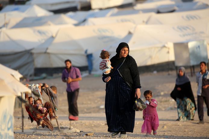 Vrouwen en kinderen in het vluchtelingenkamp Al-Hol, waar de twee Belgische IS-vrouwen vastzitten. (Illustratiefoto)