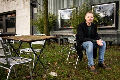 Presentator Luuk Ikink komt misschien ooit terug naar Twente: ‘Maar of ik mijn vrouw zover krijg?’