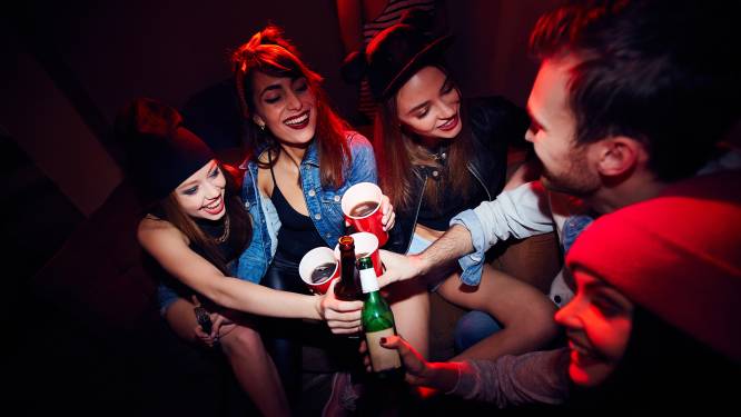 Waarom we zo van drank houden: ‘Jenever walk alone’
