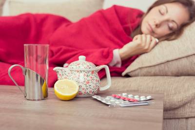 Artsen verwachten stevig griepseizoen: Hoe bescherm je jezelf tegen de ziekte? “Het virus kan tot wel 24 uur buiten ons lichaam overleven”