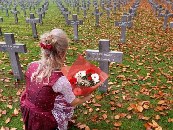 Bizarre herdenking Vlaams Belangster aan graf SS’er ook gefilmd, partij start intern onderzoek