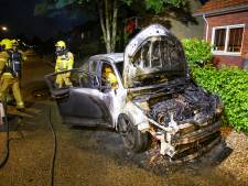 Nachtelijke autobranden schrikken Hoenderloo en Apeldoornse wijk op