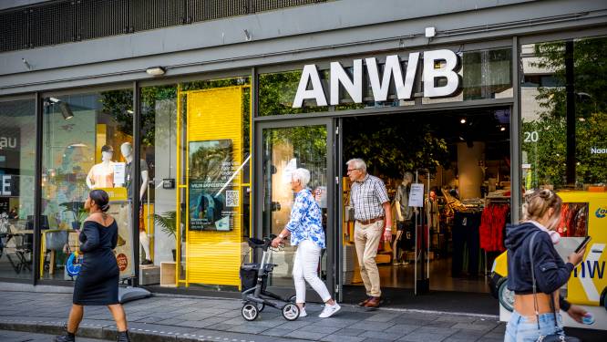 Snel nog even een routekaart of vignet bij de ANWB-winkel halen? Ze verdwijnen langzaam uit straatbeeld