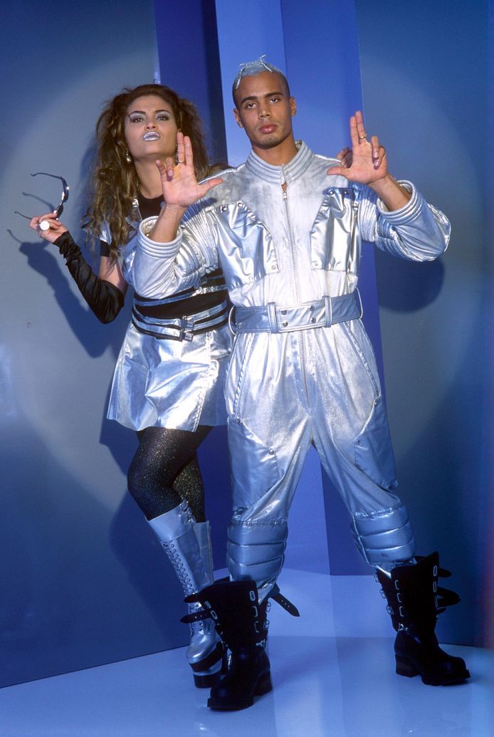 Hits unlimited 2 unlimited. Анита 2 Unlimited. Анита 2 Unlimited Возраст. 2 Unlimited сейчас. Солист группы 2 Unlimited.