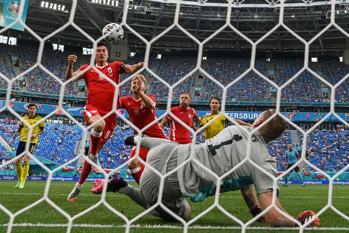 Lewandowski met de gouden kans op 1-1.