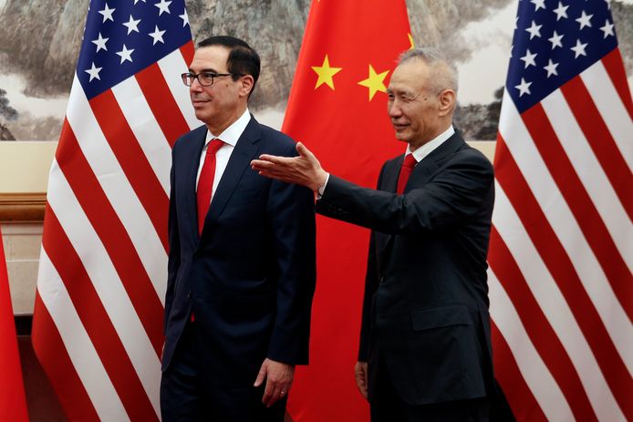 Steven Mnuchin, minister van Financiën van de Verenigde Staten (L), en Chinese vicepremier Liu He (R) (archiefbeeld ter illustratie).