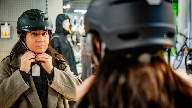 ‘Doe niet zo moeilijk snorfietser, zet die helm op’