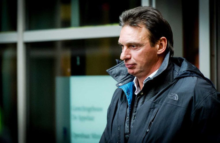 Willem Holleeder verlaat de rechtbank van Haarlem. Het OM eist dat Holleeder weer wordt vastgezet omdat hij zich niet aan de afspraken voor zijn voorwaardelijke invrijheidstelling heeft gehouden. Beeld anp