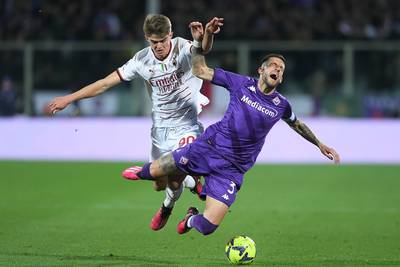 Het wil maar niet lukken: De Ketelaere ook tegen Fiorentina, dat AC Milan met 2-1 verslaat, onzichtbaar