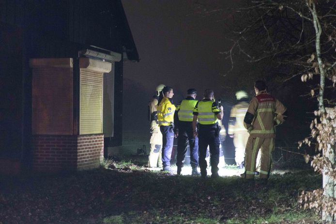 Bij een brand aan de Maatgravenweg in Rijssen raakte een brandweerman gewond.