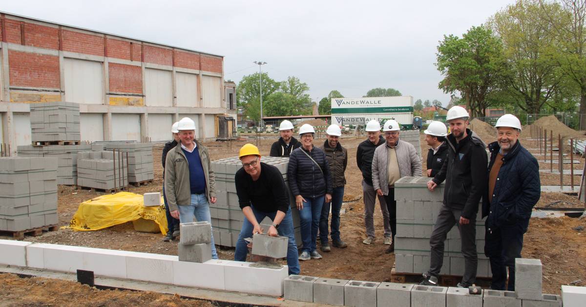Eerste steen van nieuwe Ingelmunsterse gym- en trampolinehal gelegd
