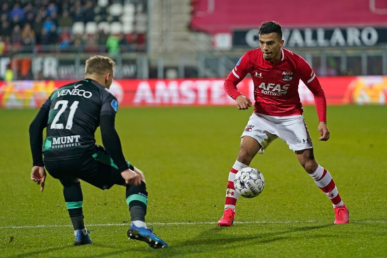 George Thomas van ADO Den Haag en Owen Wijndal van AZ Alkmaar. Beeld BSR Agency