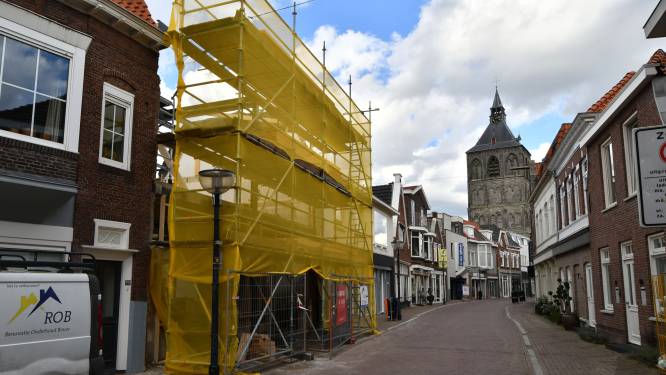 Gapend gat in Deurningerstraat in Oldenzaal; dit gaat er gebeuren