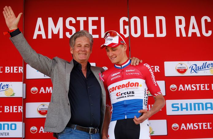 Leo van Vliet met Mathieu van der Poel, die de Amstel won in 2019.