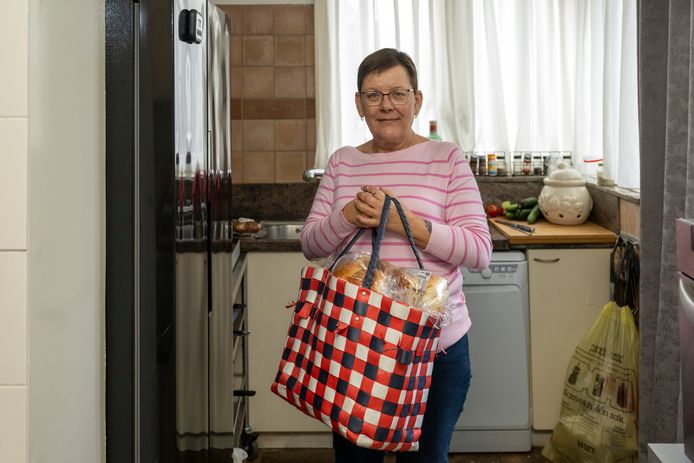 Anita Heimans uit Nijkerk doet zo weinig mogelijk boodschappen, om niet in de verleiding te komen dingen te kopen die ze niet nodig heeft.