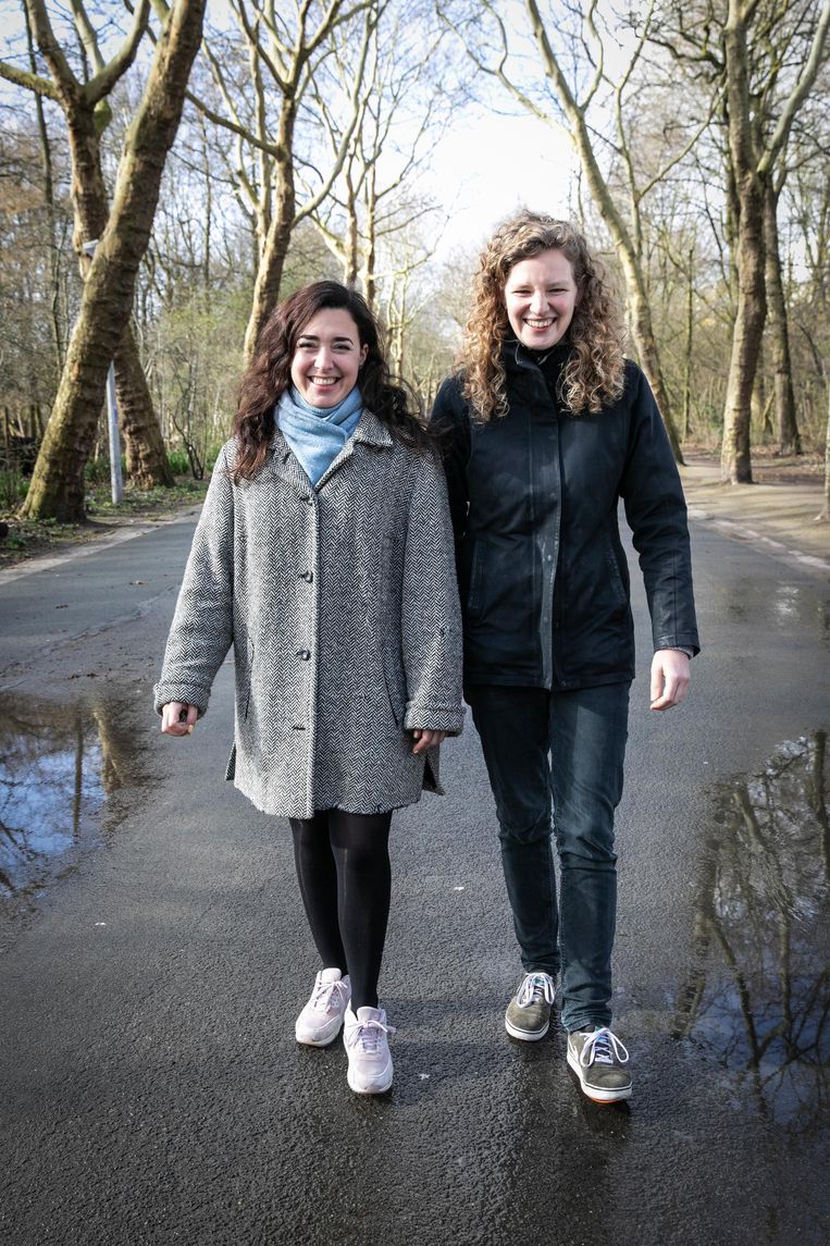Eliza Perez (24) en Sophie Neijts (27) Beeld Dingena Mol