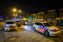 Ambulance en politie voor het café in de Tongelresestraat.