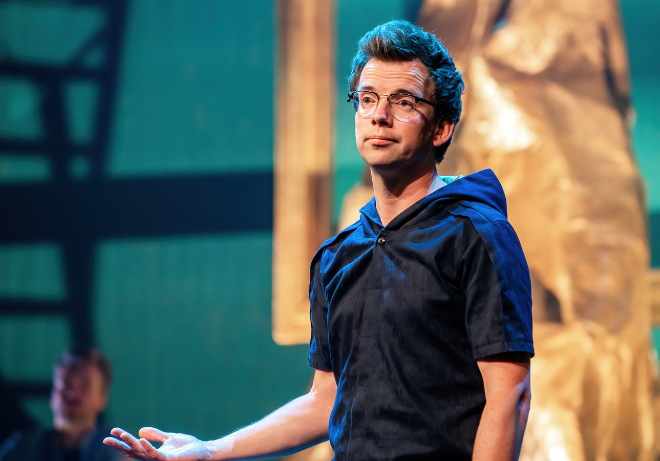 Vier sterren voor nieuwe show Pieter Derks dijk van een voorstelling Foto bndestem.nl