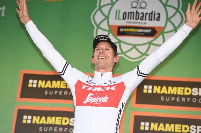 Mollema op het podium van de Ronde van Lombardije.