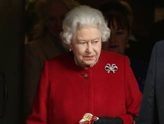 Britse pers verbijsterd door ‘leugens’ van Buckingham Palace over ziekenhuisopname van de Queen