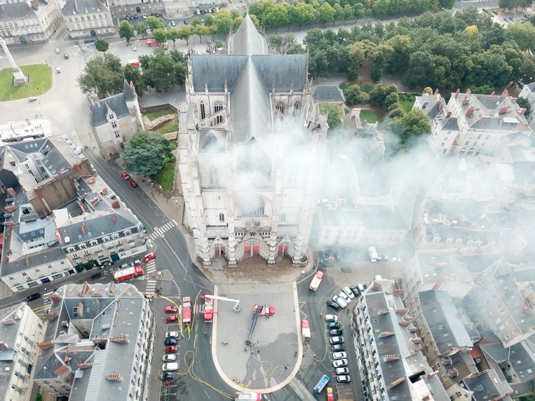 De kerkbrand in Nantes in juli 2020. Beeld AP