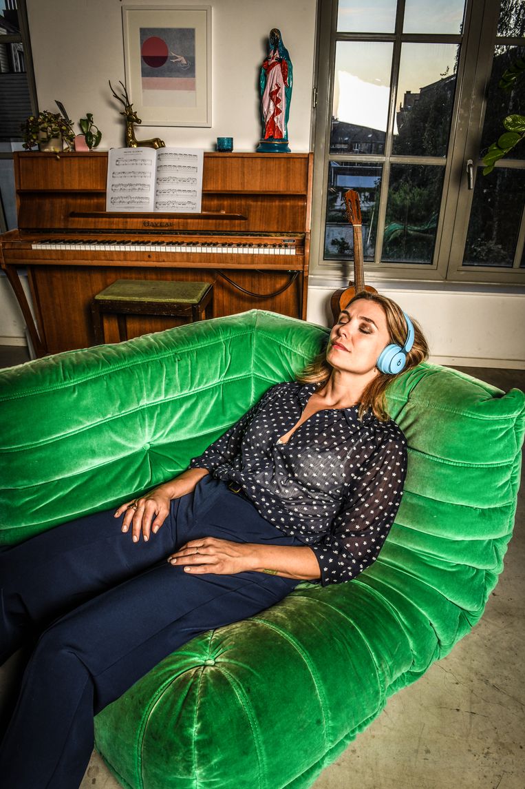 Evi Hanssen: ‘Door een stapje opzij te zetten besef je dat je gevoelens niet zó belangrijk zijn. Zo vond ik eindelijk rust.’ Beeld Koen Bauters