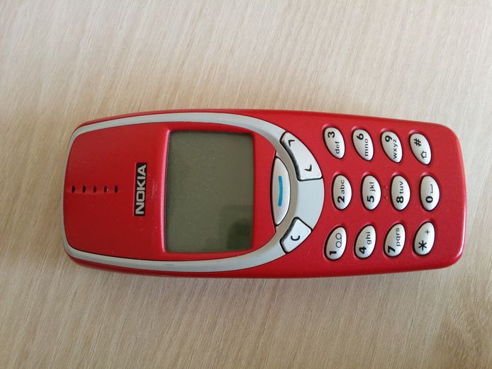 Roald's trouwe rode Nokia 3310.