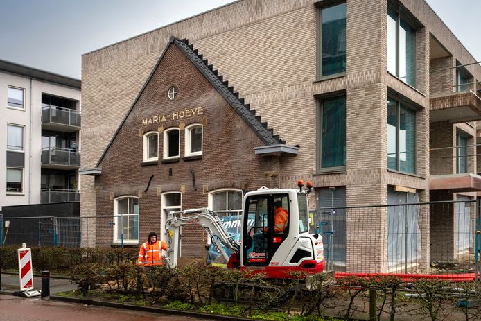 In Schijndel werden onlangs nieuwe woningen opgeleverd op de plek van de oude Maria-Hoeve aan de Pastoor van Erpstraat.