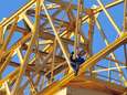 Un père en haut d'une grue depuis 48h pour voir son fils