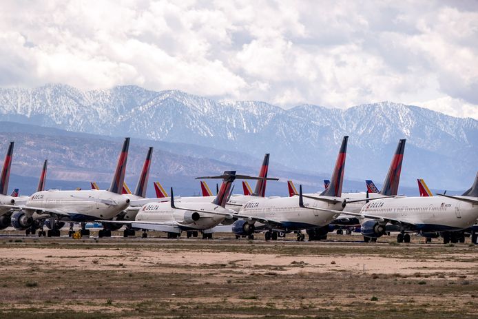 Geparkeerde vliegtuigen van Delta Airlines in het zuiden van Californië.